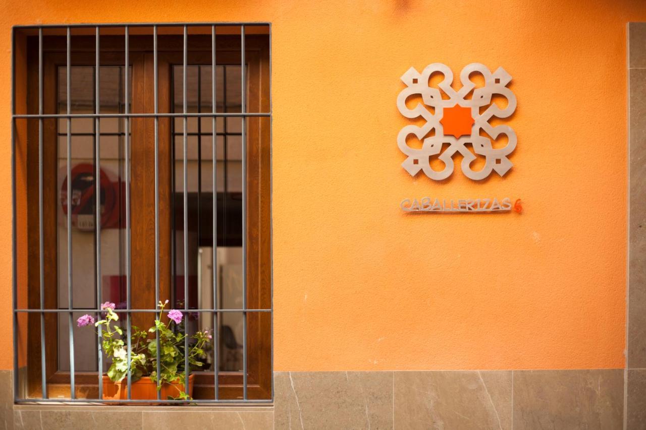 Apartamentos Caballerizas Granada Con Parking Gratuito En Pleno Centro Exterior photo