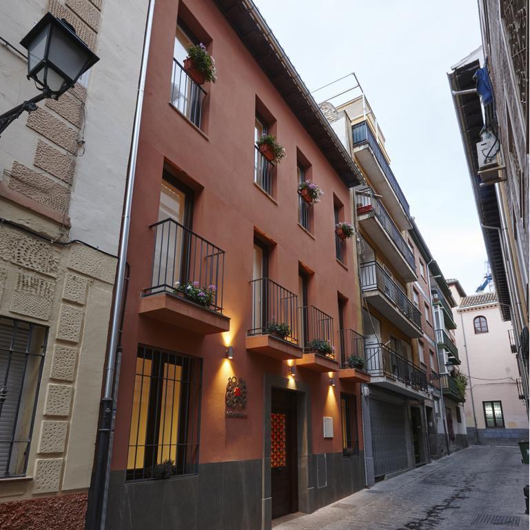 Apartamentos Caballerizas Granada Con Parking Gratuito En Pleno Centro Exterior photo